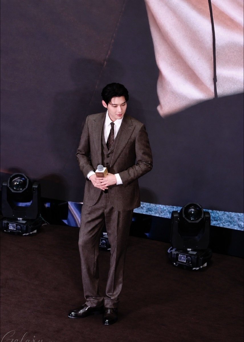 Tq3y3j's tweet photo. Welcome Kim Yoon Sik to Paris! Rest well and shine bright

WELCOME KIM YOON SIK TO PARIS

#YOONSIKPFWSS27
#KIMYOONSIKINPARIS https://t.co/QG87rnQH4m