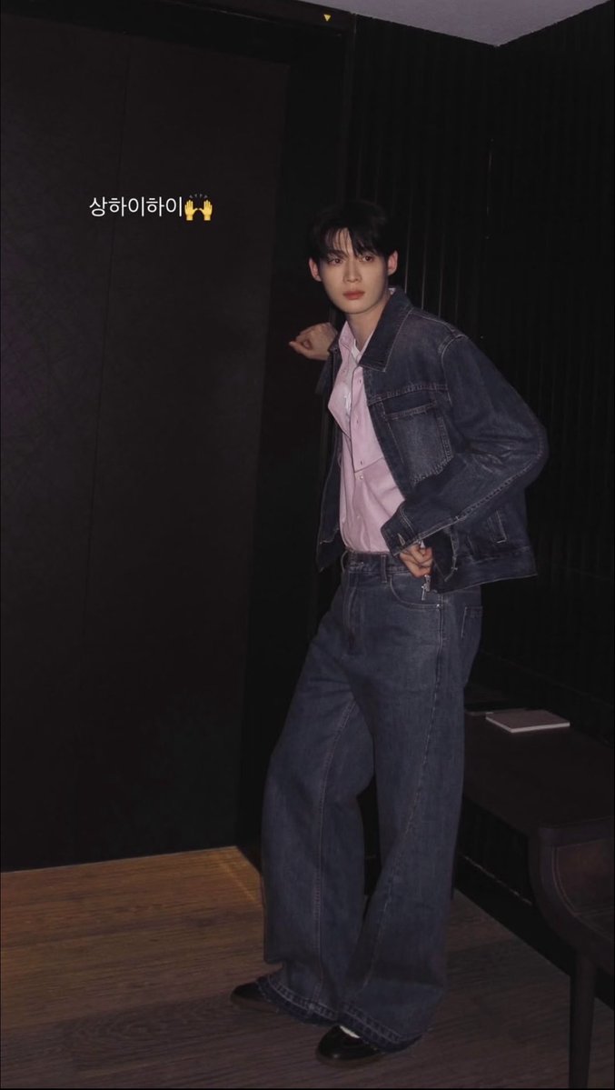 zhhhcuiuun's tweet photo. Paris has welcomed him, and we’re ready for the story that follows. 💞ᩚ ᩚ 

ᩚKIM YOON SIK PARIS FASHION WEEK

#KIMYOONSIKPFWSS27
#YOONSIKINPARIS https://t.co/bIET5Yt6iY
