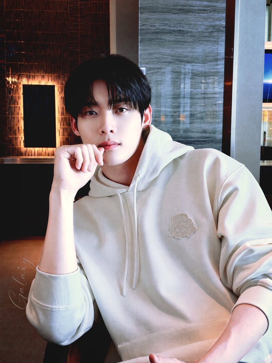 Vickygi3j's tweet photo. New streets, new views, new memories. Welcome to Paris, Kim Yoonsik. 

WELCOME KIM YOON SIK TO PARIS

#YOONSIKPFWSS27
#KIMYOONSIKINPARIS https://t.co/UfPYcfsFiy