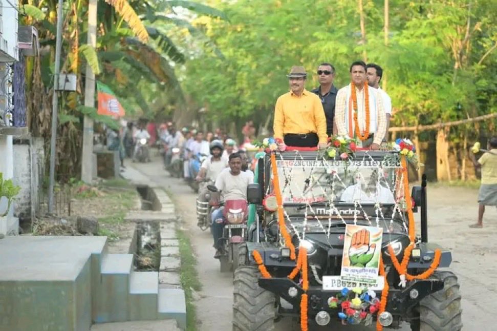 MrDemocratic_'s tweet photo. TMC के लोग कहते थे कि अधीर रंजन चौधरी BJP में चले जाएँगे, ये कहने वाले TMC के सारे नेता ख़ुद BJP में चले गए और अधीर रंजन चौधरी आज भी बंगाल में BJP से लड़ रहे हैं। https://t.co/Slr9apGX9T