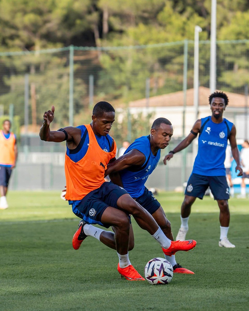 footomnews's tweet photo. Training OM ⚽ 
Keyliane Abdallah 🇫🇷 , Igor Paixão 🇧🇷, Angel Gomes 🏴󠁧󠁢󠁥󠁮󠁧󠁿 
#TeamOM #KeylianeAbdallah #IgorPaixão #AngelGomes #ForzaOM https://t.co/OLn09P0Kz1