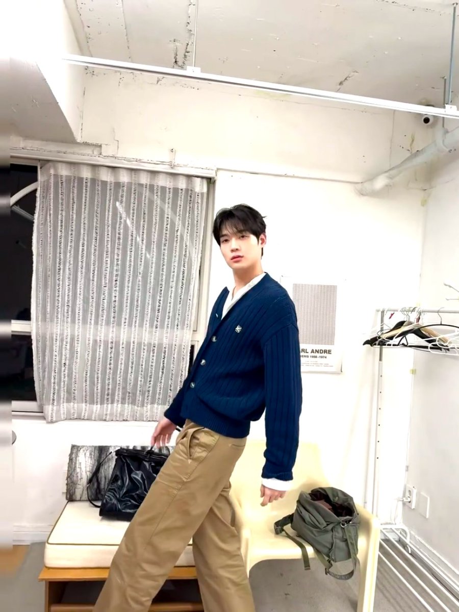 lemonizp's tweet photo. A new city, a new atmosphere, and a beautiful journey ahead. Welcome to Paris! Supporting for actor Kim Yoonsik.

WELCOME KIM YOON SIK TO PARIS

#YOONSIKPFWSS27
#KIMYOONSIKINPARIS https://t.co/TSd07E0jt0