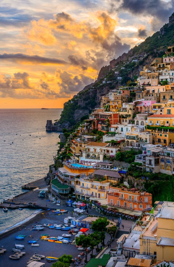 TravelBucketX's tweet photo. Positano, Amalfi Coast 🇮🇹 https://t.co/8sWmY54kCO