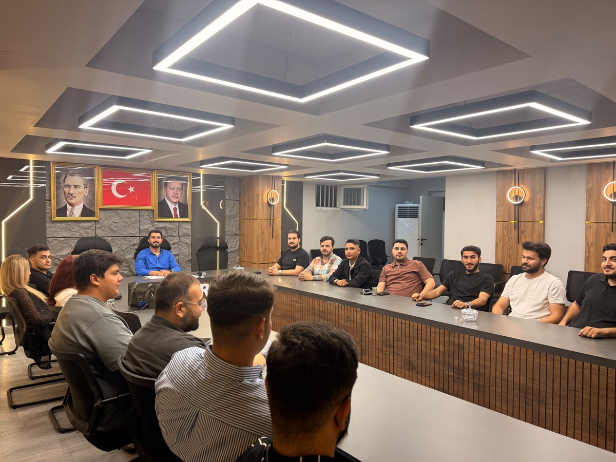 akgenckarakopru's tweet photo. 📍 İLÇE BAŞKANLIĞI 
Haftalık olağan yönetim kurulu toplantımızı Gündem maddelerini istişare ederek gerçekleştirdik.

@avyusufibis @osmannazlier
@milhamigunbegi @fatihseyrekk
@furkankucukk_ @avorhancelik @FBozdag63
@Makbulee_Oruc https://t.co/mvI9HedWsX