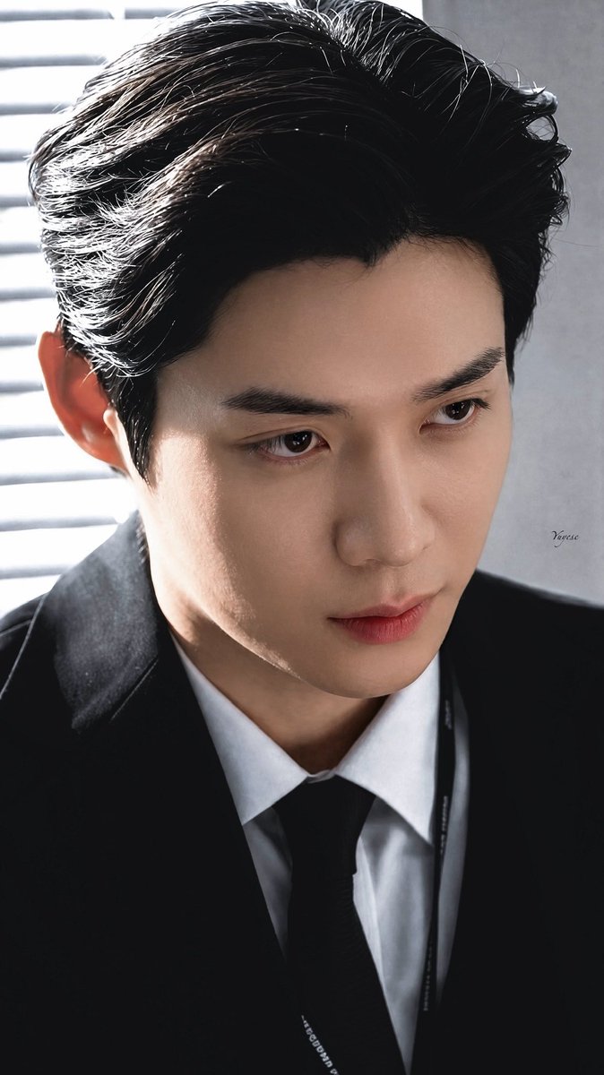 Reed5_moon's tweet photo. The actor Kim Yoon-sik is so handsome and now he is going to Paris Fashion Week. I am really happy for him and I will always support him.🥹🥹🥹

WELCOME KIM YOON SIK TO PARIS

#YOONSIKPFWSS27
#KIMYOONSIKINPARIS https://t.co/kZm29gCWCi