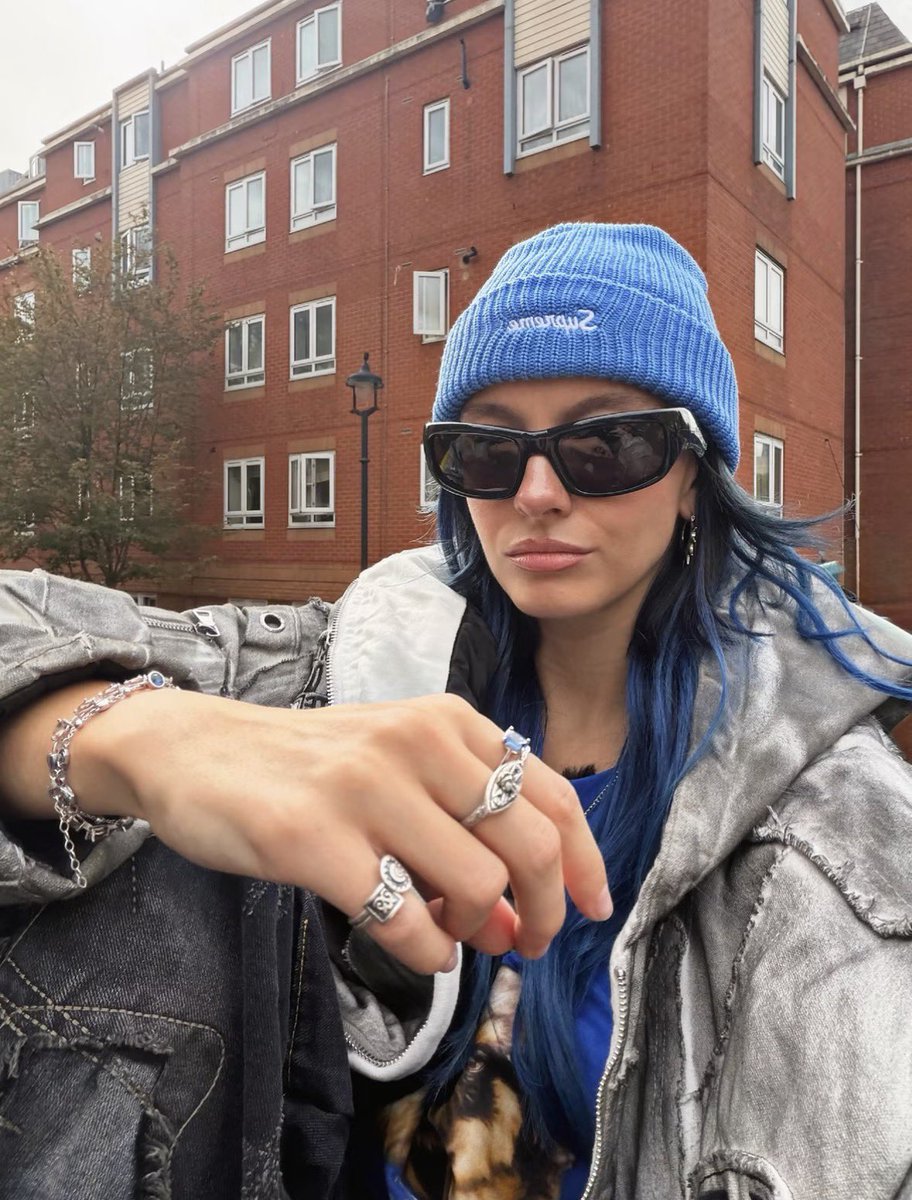 rozzcall's tweet photo. omg cidden cabasiz havali bir inanilmaz bir aurasi var and she can do whatever she wants to me with those hands😭🙂‍↔️ https://t.co/tLiNnZHzrT
