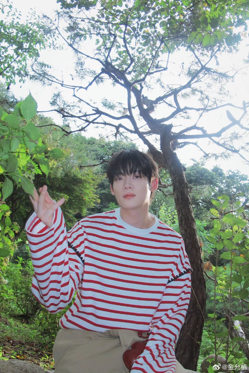 buzheng302's tweet photo. New streets, new views, new memories. Welcome to Paris, Kim Yoonsik. 

WELCOME KIM YOON SIK TO PARIS

#YOONSIKPFWSS27
#KIMYOONSIKINPARIS https://t.co/d7WAtqlvAC