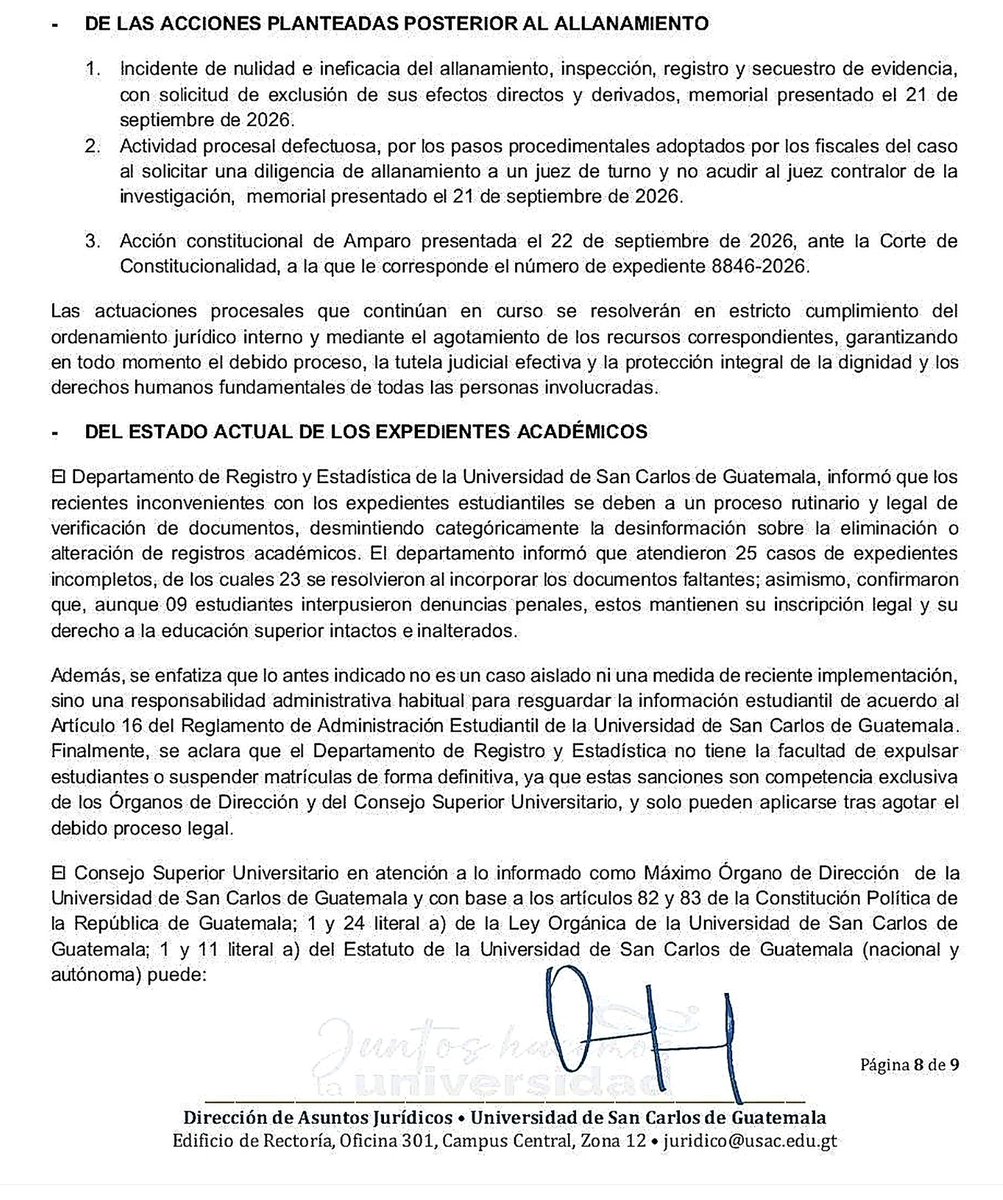 Factor4_GT's tweet photo. Mientras el CSU mantiene 30 de 41 cargos vencidos, la USAC cuestiona el allanamiento del MP en su campus central.

#AsíLasCosasGt  | La Dirección de Asuntos Jurídicos de la Universidad de San Carlos sostiene que la orden del 18 y 19 de septiembre hacía referencia a https://t.co/AeV5bFvFck, un recurso que, según su informe, no correspondía al recurso existente.

La USAC afirma que entregó información y bitácoras, pero que el @MPguatemala  incautó equipos que no eran servidores y mantuvo durante más de 12 horas a personal universitario, incluido un trabajador con antejuicio.

‼️ La diligencia se originó por denuncias de estudiantes sobre la desaparición de registros académicos.

👀 El contexto institucional: 30 de los 41 cargos del CSU están vencidos, pese a resoluciones de la @CC_Guatemala que ordenaron su renovación. Aun así, el Consejo continúa funcionando y tomando decisiones.