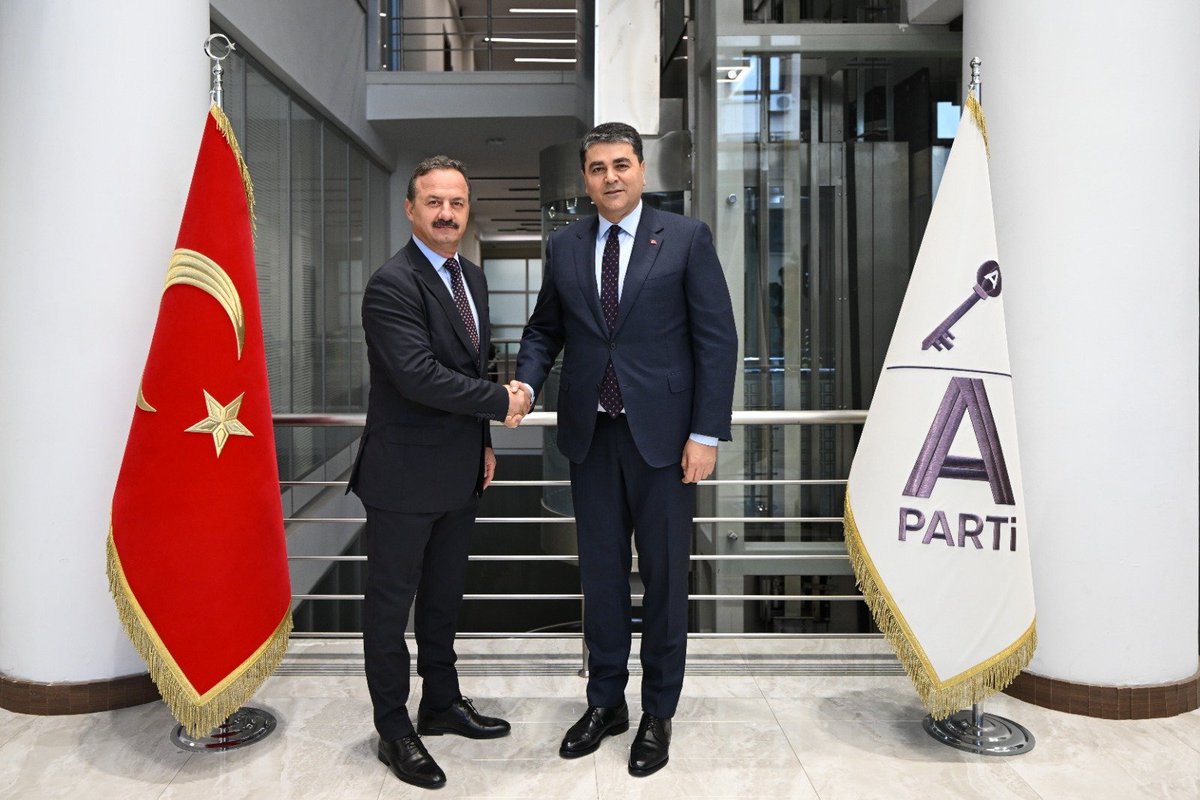 DpGultekinUysal's tweet photo. Anahtar Parti @anahtarparti Genel Başkanı Sayın Yavuz Ağıralioğlu’nu @yavuzagiraliog Parti Genel Merkezlerinde ziyaret ettik.

Türkiye’nin ve Milletimizin karşı karşıya olduğu meseleleri, siyaset kurumunun sorumluluklarını ve memleketimizin geleceğini değerlendirme imkânı bulduk.

Nazik ev sahipliği ve samimi sohbetleri için Sayın Ağıralioğlu’na ve Anahtar Parti heyetine teşekkür ediyorum.