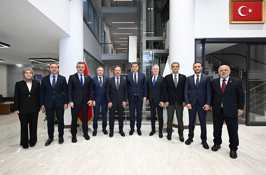 DpGultekinUysal's tweet photo. Anahtar Parti @anahtarparti Genel Başkanı Sayın Yavuz Ağıralioğlu’nu @yavuzagiraliog Parti Genel Merkezlerinde ziyaret ettik.

Türkiye’nin ve Milletimizin karşı karşıya olduğu meseleleri, siyaset kurumunun sorumluluklarını ve memleketimizin geleceğini değerlendirme imkânı bulduk.

Nazik ev sahipliği ve samimi sohbetleri için Sayın Ağıralioğlu’na ve Anahtar Parti heyetine teşekkür ediyorum.