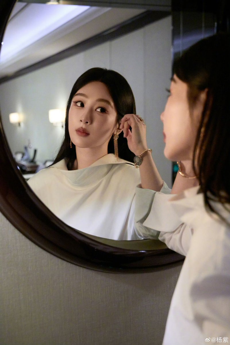 yangzithailand's tweet photo. ขอขอบคุณรางวัลจากงาน Golden Eagle Awards และขอบคุณผู้ชมทุกท่านสำหรับกำลังใจ ขอบคุณผู้กำกับรวมถึงทีมงาน “#BornToBeAlive” ทุกๆ คนทั้งเบื้องหน้าและเบื้องหลัง ขอขอบคุณแฟนคลับของฉันที่คอยซัพพอร์ตและอยู่เคียงข้างกันเสมอมา

สุดท้ายนี้ขอขอบคุณเพื่อนๆ ทุกคนที่ใส่ใจกับการอนุรักษ์สิ่งแวดล้อม และขอขอบคุณผู้ปกป้องทุกท่านที่หยั่งรากลงบนที่ราบสูงหิมะแห่งซานเจียงหยวน  เพราะความทุ่มเทและความพยายามของพวกคุณ ดินแดนอันงดงามแห่งนี้จึงได้รับการรับรู้และจดจำจากผู้คนมากยิ่งขึ้น

เหนือสิ่งอื่นใดสิ่งสำคัญที่สุดคือการที่เรื่องราวเหล่านี้ได้รับการมองเห็นและถ่ายทอดออกไป

ขอให้ทุกคนประสบแต่ “ความโชคดี” อยู่เสมอนะคะ  " (2)

YANG ZI FOR GOLDEN EAGLE
#หยางจื่อ #YangZi 
#YangZixGoldenEagleAwards