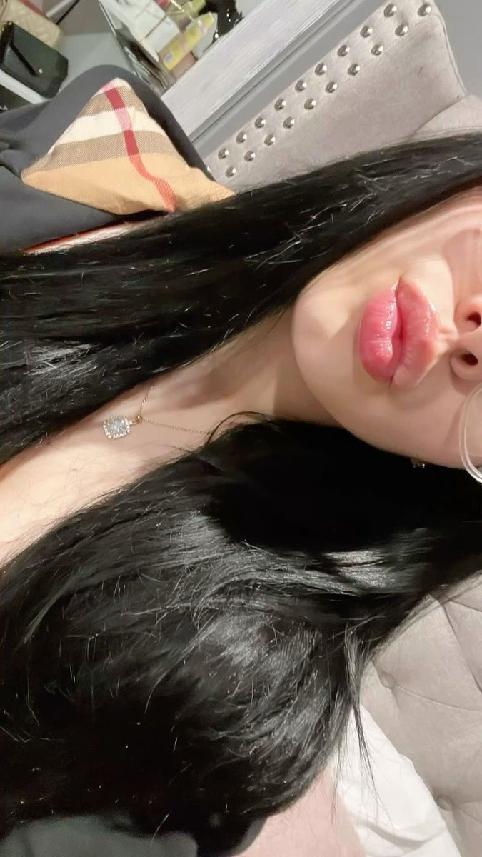 MarthaAguixn1g's tweet photo. Un beso mío y se te reinicia la vida amor 🙈🥵 https://t.co/4pFzw6SMhC