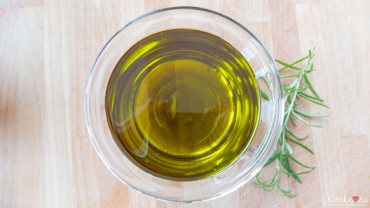 KochamChorwacje's tweet photo. Istria once again tops the olive world

Istria has been named the world's best olive region for the 10th time in the prestigious Flos Olei 2027 guide.

Local producers (including Mate and Ipša, which received the maximum score of 100/100) once again prove that the combination of tradition, an ideal microclimate, and modern methods produces absolutely premium quality.

Source: CroatiaWeek