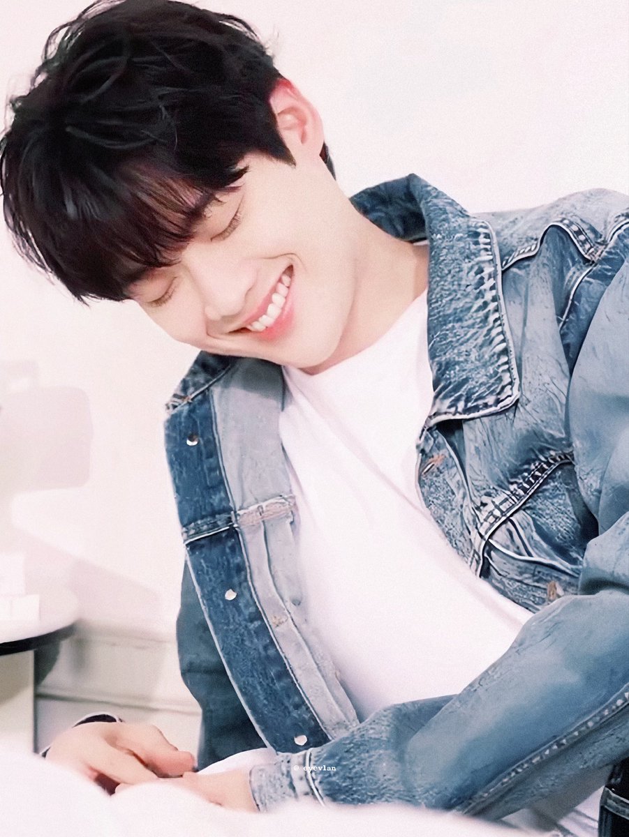 starlight_Sik's tweet photo. Paris has welcomed him, and we’re ready for the story that follows. A new city looks good on Kim Yoonsik. 🩵🩵

WELCOME KIM YOON SIK TO PARIS

#YOONSIKPFWSS27
#KIMYOONSIKINPARIS https://t.co/XuBKRc6rLS