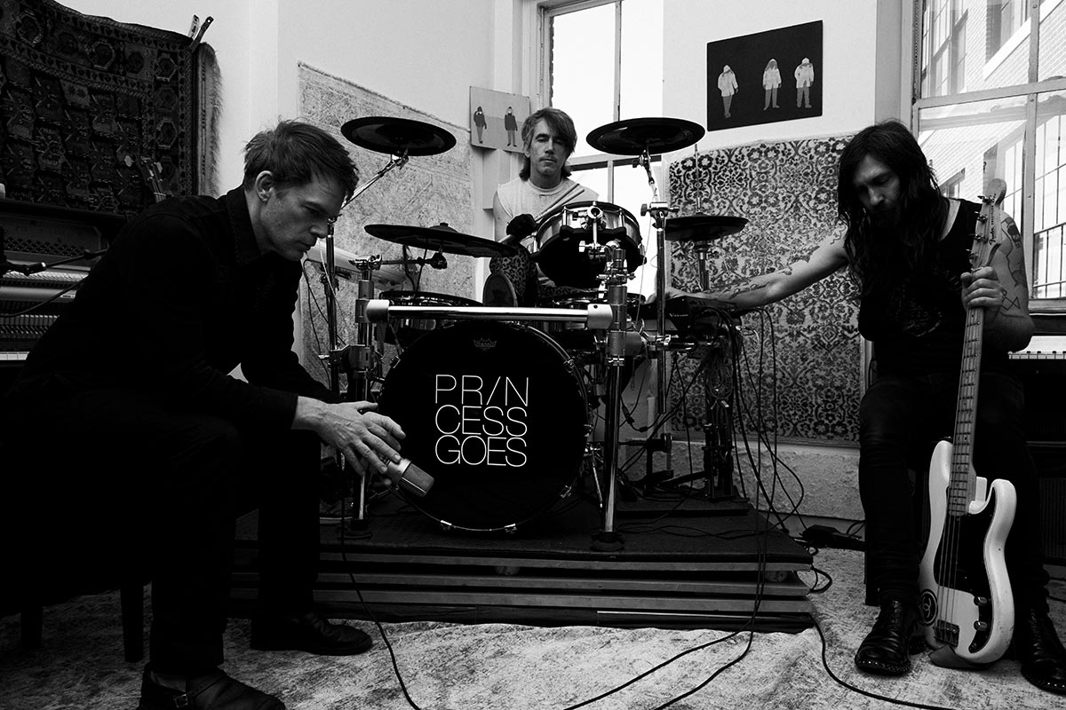 princessgoes_'s tweet photo. we’re a fkn gen X band, which is, hands down, the most🔥generation that ever existed. Our new single, ‘Heart 2 Heart’, is the first song we’ve ever written about the band. 📷: alexander michael thompson xoxo https://t.co/4jxMykY9YE