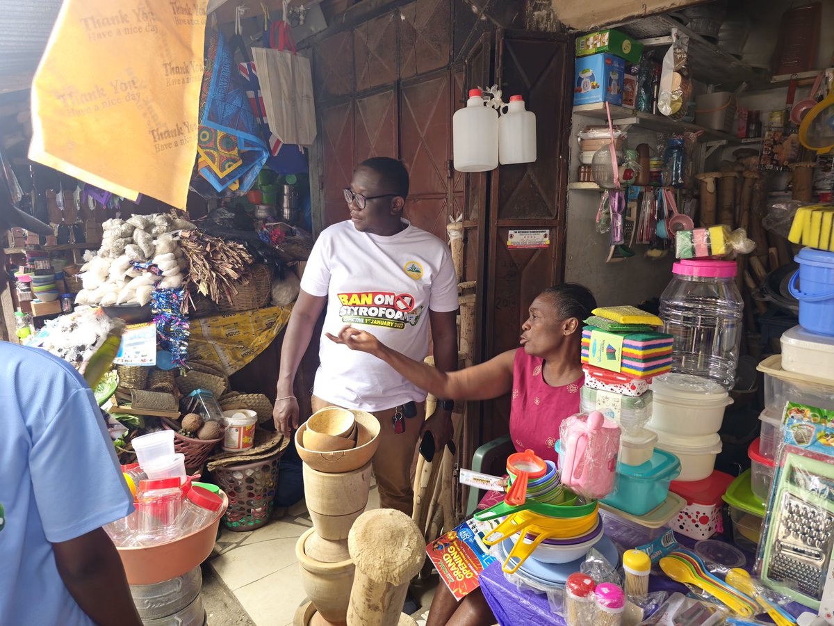 epa_koforidua's tweet photo. 3/3
The public was encouraged to make the switch to eco-friendly alternatives and contribute to a cleaner and healthier environment.

#EPA #EasternEXPO2026 #StyrofoamBan #EnvironmentalAwareness #EcoFriendly #EasternRegion https://t.co/mDnBChzOOM