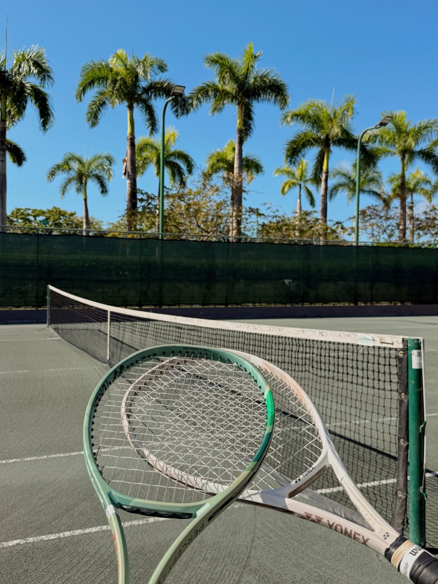 Q_Nancy's tweet photo. Riding a bike and playing tennis on the beach with the sea breeze in my face was so much fun! https://t.co/iDgSTTnxyC