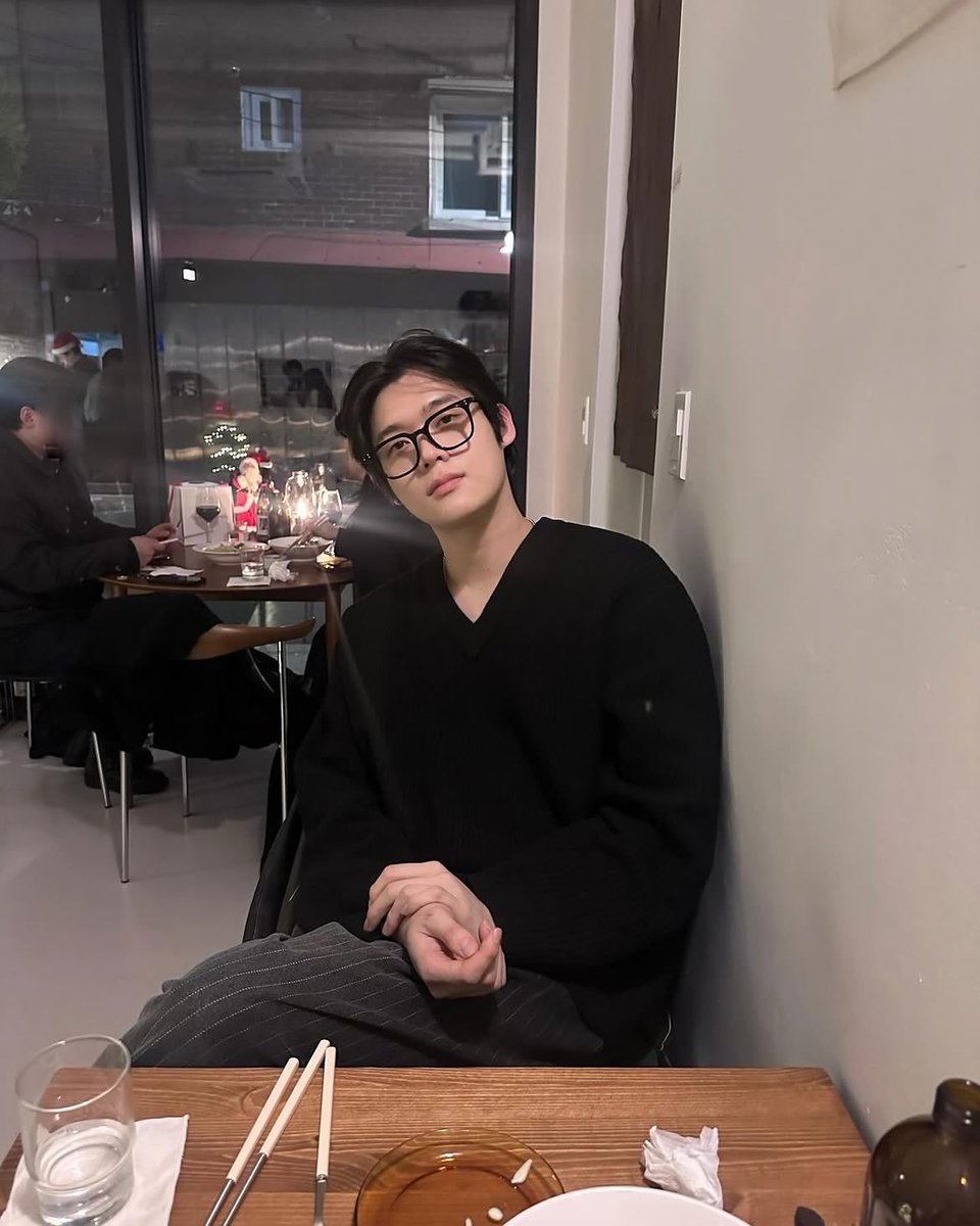toufu141's tweet photo. Enjoy the Paris air my baby 🩵✨

WELCOME KIM YOON SIK TO PARIS

#YOONSIKPFWSS27
#KIMYOONSIKINPARIS https://t.co/RAYUD2ZRt3