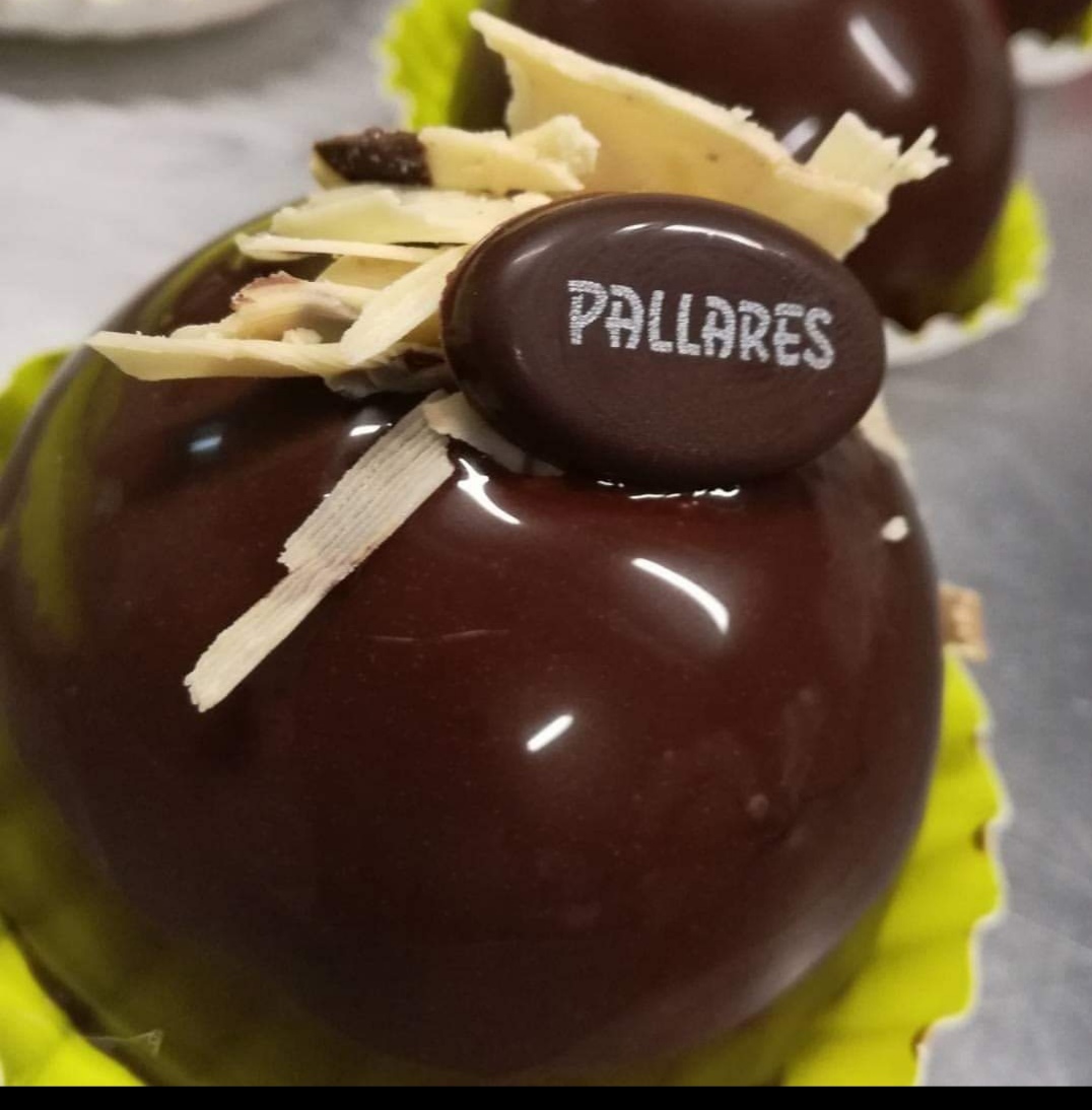 pallaresborrell's tweet photo. 🍰 A Barcelona, els moments més dolços tenen nom propi: Pastisseria Pallarès.
Pastissos, dolços i especialitats fetes amb dedicació per convertir qualsevol moment en una ocasió especial. ❤️ 
✨ Vine i deixa’t endolcir el dia!
 #Barcelona #Pastisseria #Dolços #FetAmbAmor https://t.co/D5zqAseTWh