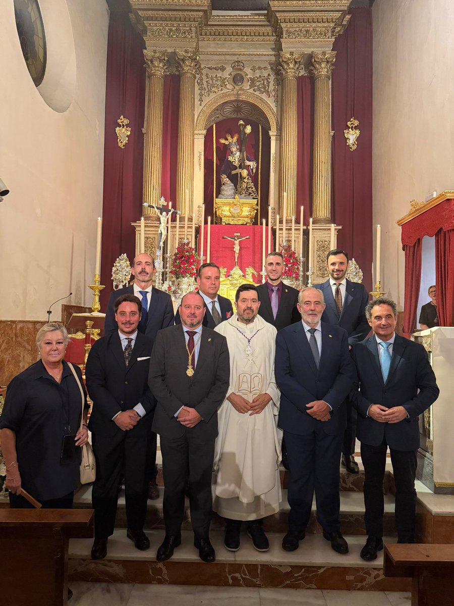 AmoryCaridad's tweet photo. ⚜️ En el día de ayer, nuestro Teniente Hermano Mayor, D. Víctor Carretero, acompañó a nuestros hermanos de @RociodeMalaga en la Solemne Función Religiosa en honor a Nuestro Padre Jesús de los Pasos en el Monte Calvario, con motivo de la apertura de su 50º aniversario.

#CofradíasMLG