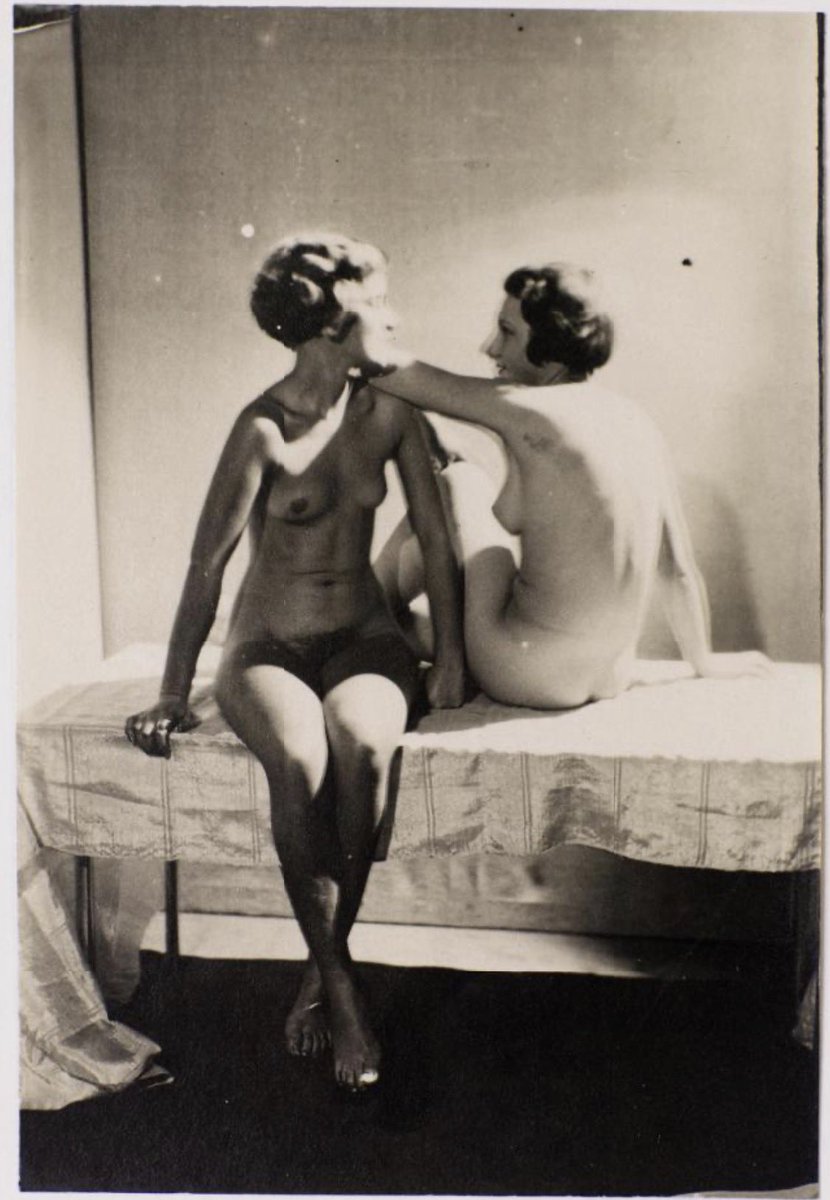 Ttalindeyzac's tweet photo. ‘Deux Femmes’, 
Man Ray, 1926 https://t.co/VAKo5t2qX7