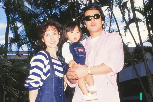 ctLnAdxFI7N2j8E's tweet photo. さやちゃんが誕生されて今日でちょうど40年。
芸能一家に生まれた彼女は出産時、日本中が祝福ムードに包まれ、その成長はずっと見守られ続けてきました。
デビュー後は紆余曲折を挟みながら努力を重ね、培われた力は多彩な分野で発揮されていきました。
ファンの方に対する対応も丁寧で、庶民的で飾らないお人柄も愛されている証拠だと感じます。
今まで、そしてこれからもありがとうさやちゃん。
#神田沙也加生誕祭2026