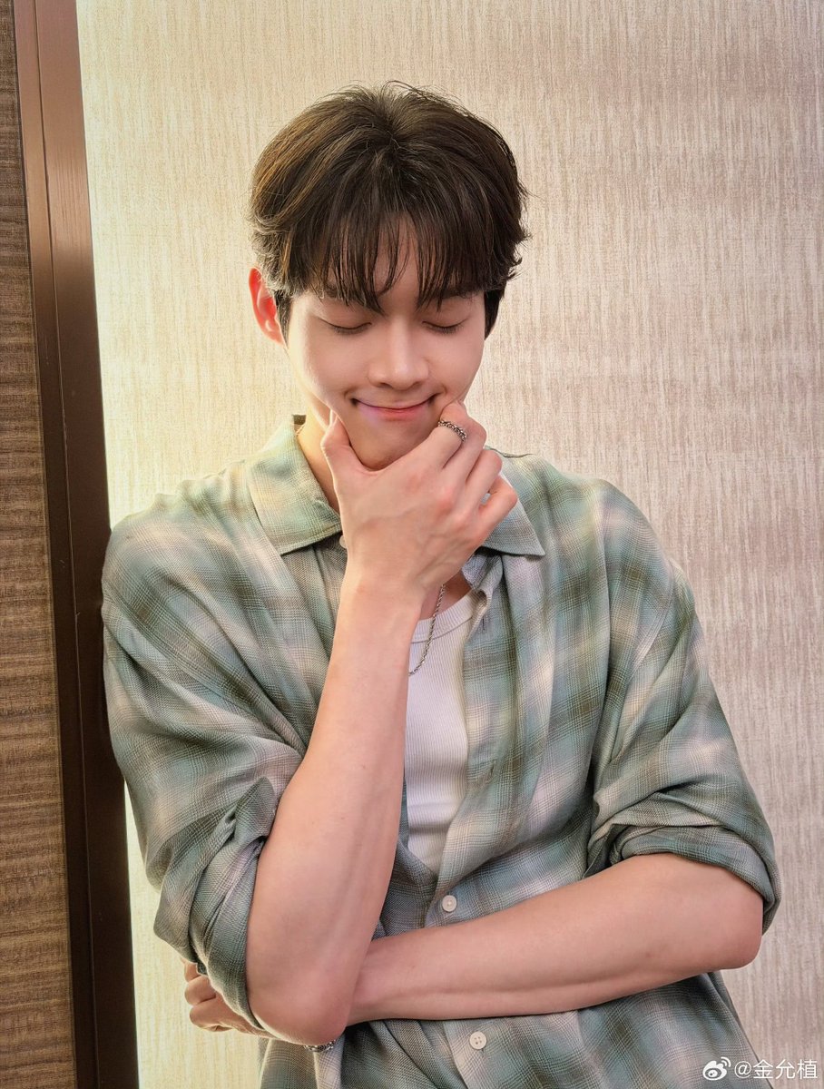 buzheng302's tweet photo. Welcome to Paris, Kim Yoonsik. May this be a journey to remember.(ฅ⁍̴̀◊⁍̴́)و ̑̑

WELCOME KIM YOON SIK TO PARIS

#YOONSIKPFWSS27
#KIMYOONSIKINPARIS https://t.co/dl44thDhdB