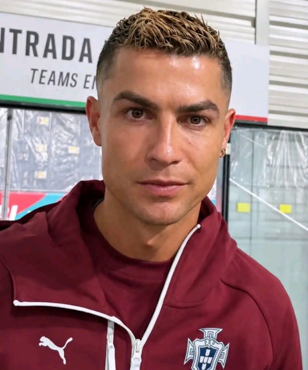 cr_7siiii's tweet photo. ثم تدرك أنك أحببت كريستيانو وليس البرتغال
الله لا يوفقك يا جيسوس https://t.co/Lf4PXZMU3q