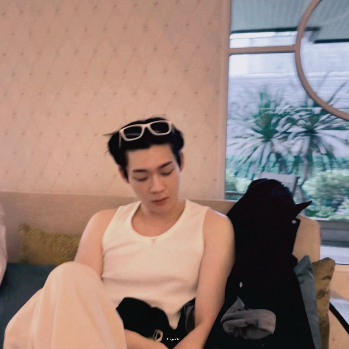 Heigeilz6's tweet photo. My heart is racing for Kim Yoonsik’s trip to Paris. Hoping he will leave plenty of stunning moments during fashion week( ^ω^ )😽🩵

WELCOME KIM YOON SIK TO PARIS

#YOONSIKPFWSS27
#KIMYOONSIKINPARIS https://t.co/uAnxkklHMv