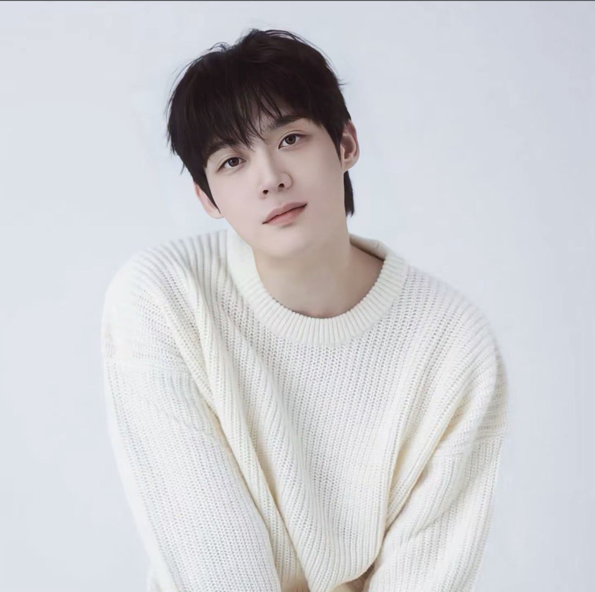 Yutianxixi's tweet photo. Those beautiful amber eyes hold endless warmth. I’m mesmerized every time I gaze at them.🥹✨✨

WELCOME KIM YOON SIK TO PARIS

#YOONSIKPFWSS27
#KIMYOONSIKINPARIS https://t.co/8c94hKFHlF