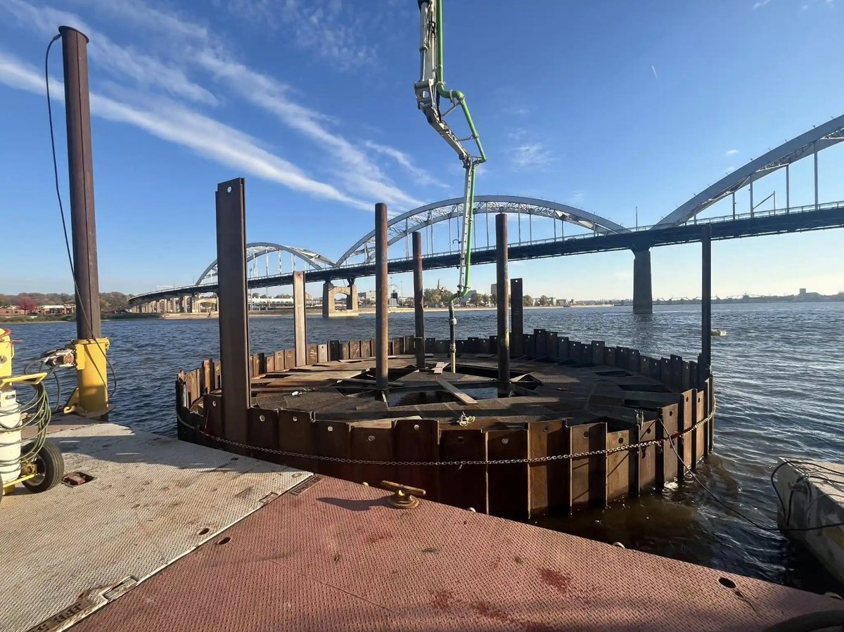 USACERockIsland's tweet photo. If you have been along the river and wondered what the large circular structures are in the water, you're not alone! We often get questions about these structures called "mooring cells". Read all about them in this article from the latest Tower Times!

https://t.co/lSnvviYCjA https://t.co/6O9ndrAzlQ