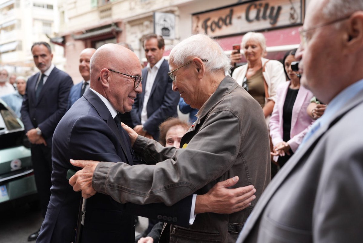 eciotti's tweet photo. Merci à Serge et Beate Klarsfeld, et à leur fils Arno, d'avoir été à nos côtés ce soir pour le 83e anniversaire de la rafle du 30 septembre 1943 à Nice.

Nous nous sommes recueillis en hommage à Arno Klarsfeld, ce père qui a ouvert la porte aux nazis et s'est livré à leur place pour sauver sa femme et ses enfants cachés au fond d'un placard. Il sera déporté à Auschwitz, où il meurt en 1944.

Nice n'oublie pas. Nice n'oubliera jamais.