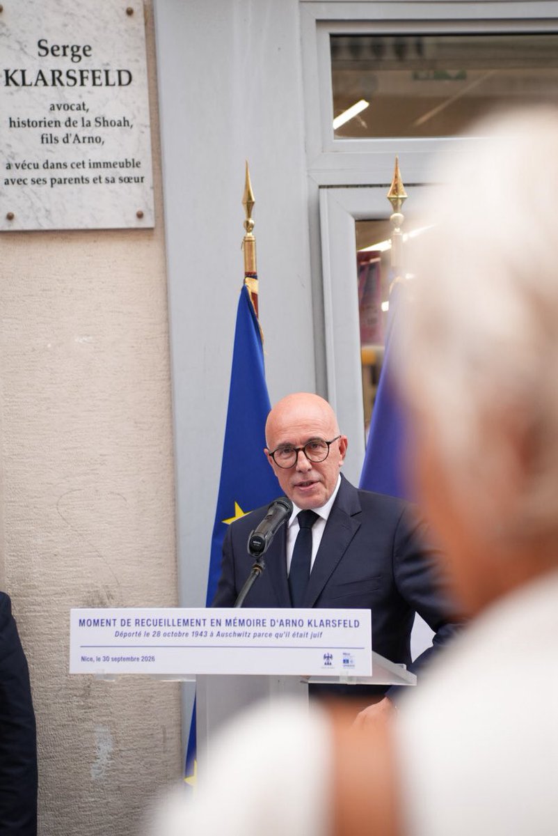 eciotti's tweet photo. Merci à Serge et Beate Klarsfeld, et à leur fils Arno, d'avoir été à nos côtés ce soir pour le 83e anniversaire de la rafle du 30 septembre 1943 à Nice.

Nous nous sommes recueillis en hommage à Arno Klarsfeld, ce père qui a ouvert la porte aux nazis et s'est livré à leur place pour sauver sa femme et ses enfants cachés au fond d'un placard. Il sera déporté à Auschwitz, où il meurt en 1944.

Nice n'oublie pas. Nice n'oubliera jamais.