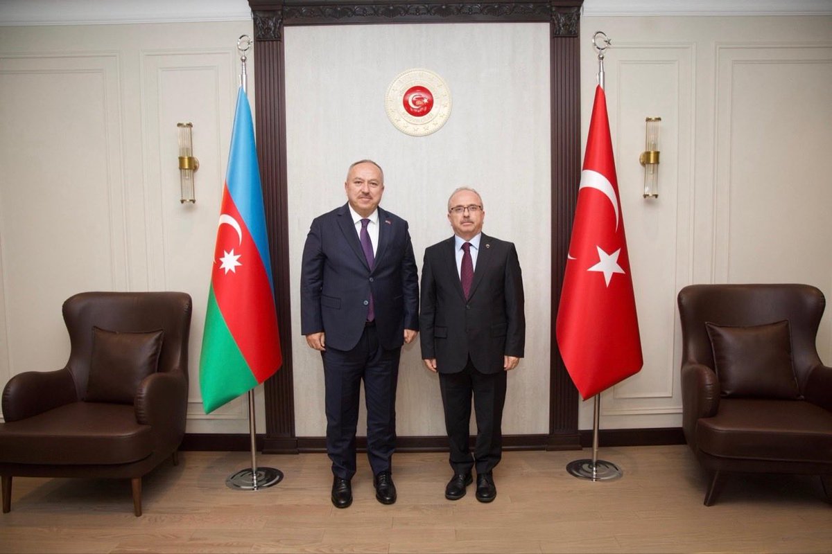 abdurrahim_av's tweet photo. Kıymetli büyüğümüz, Emniyet Genel Müdürümüz Sayın Ali Fidan’ın, beraberindeki heyetle birlikte Türkiye Cumhuriyeti Bakü Büyükelçimiz Prof. Dr. Sayın Birol Akgün’e gerçekleştirdiği nezaket ziyareti; Türkiye ile Azerbaycan arasındaki sarsılmaz kardeşliğin ve güçlü devlet dayanışmasının güzel bir tezahürüdür.

Gerçekleştirilen görüşmede, iki kardeş ülke arasındaki güvenlik iş birliğinin daha da geliştirilmesi, emniyet teşkilatları arasındaki koordinasyon ve dayanışmanın güçlendirilmesi ile ortak çalışmaların kararlılıkla sürdürülmesi konuları ele alındı.

Türkiye ve Azerbaycan’ın güvenliği, huzuru ve kardeşliği için gece gündüz görev yapan tüm kahramanlarımıza Rabbim güç, kuvvet ve muvaffakiyet nasip eylesin.

 İki devlet, tek millet; kardeşliğimiz daim olsun.🇹🇷🇦🇿 T C EGM Sn @ValiFidan 

ABDURRAHİM AVCIOĞLU