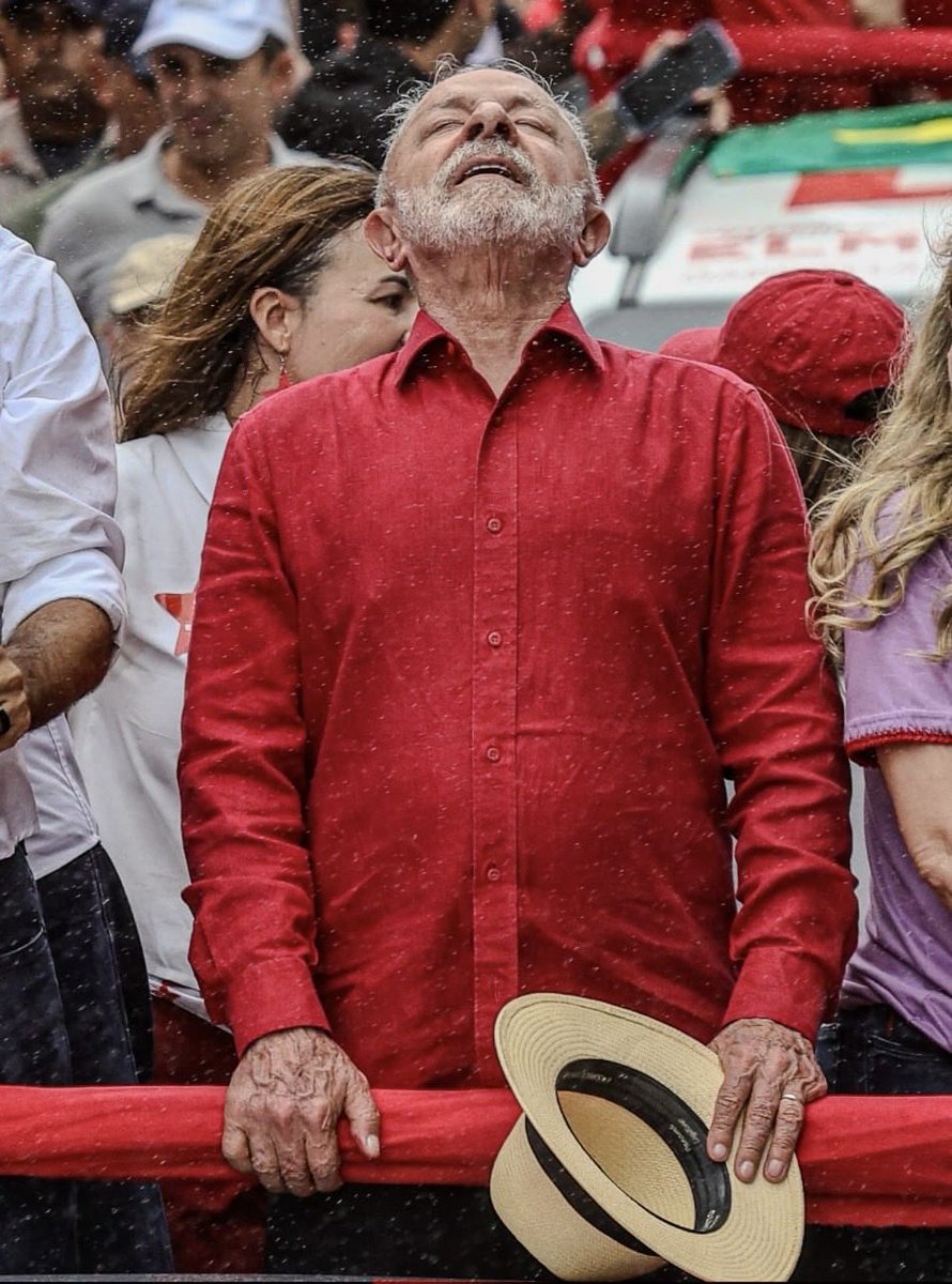 aparitonia's tweet photo. A foto do Lula mais linda e emocionante que vi nos ultimos tempos.Assinada por @jarbas_oliveira , com todo seu talento e sensibilidade https://t.co/1DXo1AgmTa