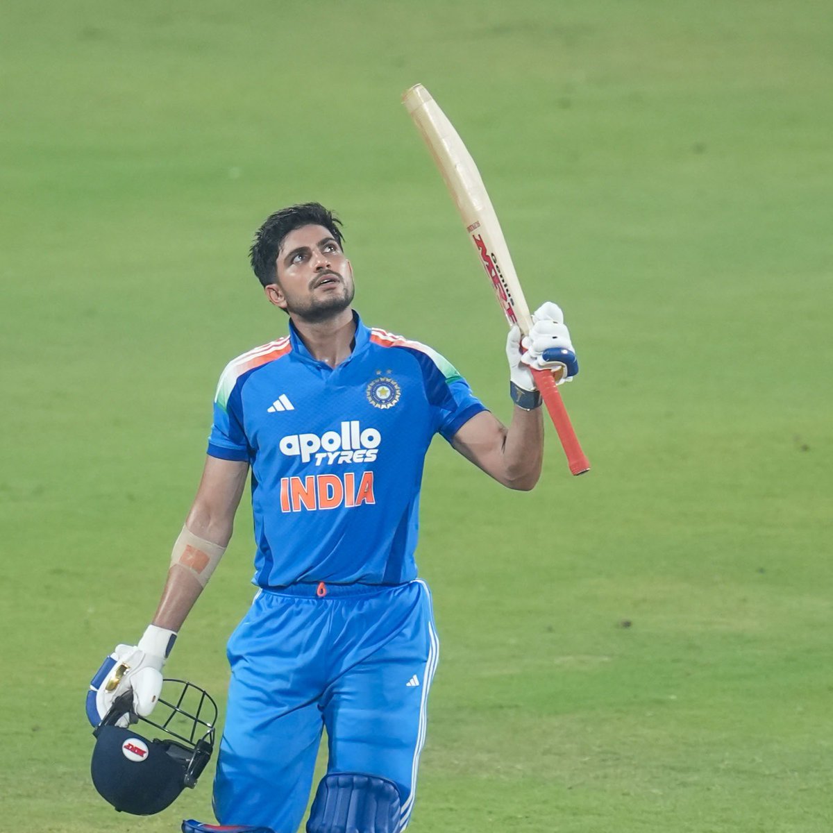 SDhawan25's tweet photo. A double hundred at that pace. Fastest ODI double century ever! That’s not form, that’s a statement. 🔥 
Congratulations @ShubmanGill https://t.co/ohrrWzKNTb