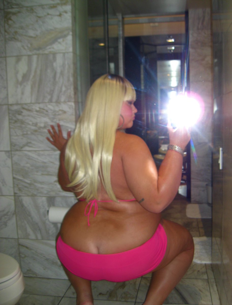 _sweetladyk_'s tweet photo. Kisses to my bitches https://t.co/06H6wowe9N