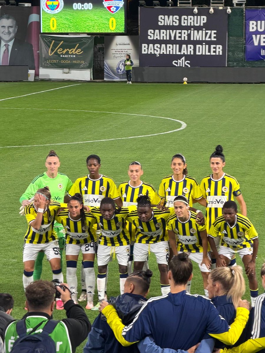 SportsCubuklu's tweet photo. 📸 Fenerbahçeli Kadınlar Derneği Başkanı Av.Gülsüm Temelli Özel, yönetim kurulu ve dernek üyeleri Fenerbahçe arsaVev UEFA Kadınlar Avrupa Kupası 2. ön eleme turu Minsk ile rövanş maçında oyuncularımızı yalnız bırakmadı. https://t.co/wWnUPLUmSH