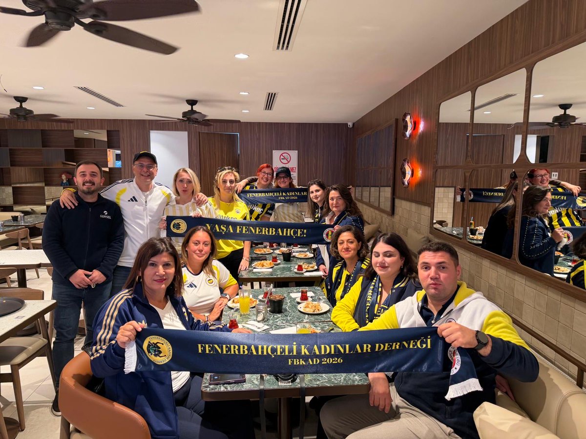 SportsCubuklu's tweet photo. 📸 Fenerbahçeli Kadınlar Derneği Başkanı Av.Gülsüm Temelli Özel, yönetim kurulu ve dernek üyeleri Fenerbahçe arsaVev UEFA Kadınlar Avrupa Kupası 2. ön eleme turu Minsk ile rövanş maçında oyuncularımızı yalnız bırakmadı. https://t.co/wWnUPLUmSH
