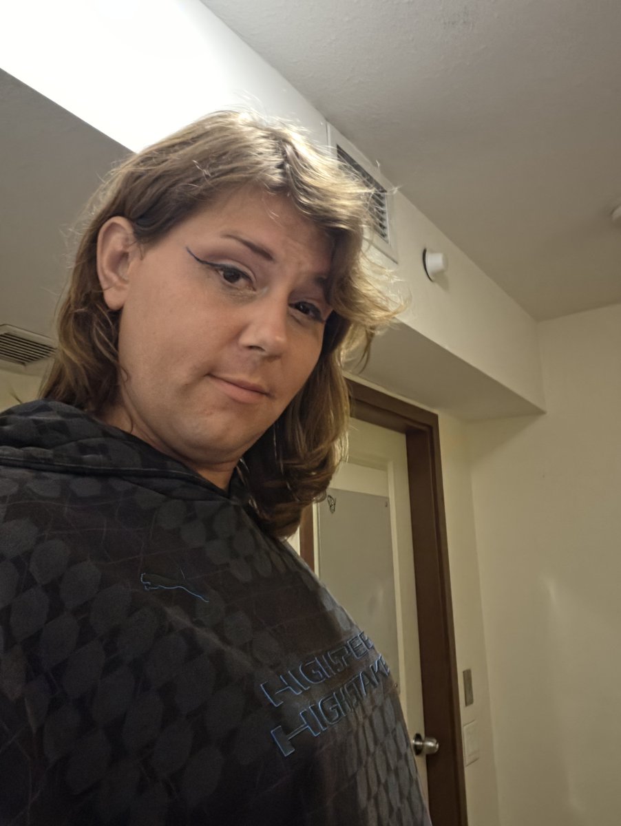 LuciSevens's tweet photo. Hoodie vibes. Do you still think I'm cute in it?

#trans #eyeliner #model #creator #camgirl #hoodie #hair #mtf #femme #cutie https://t.co/z9IxQ6hvzO