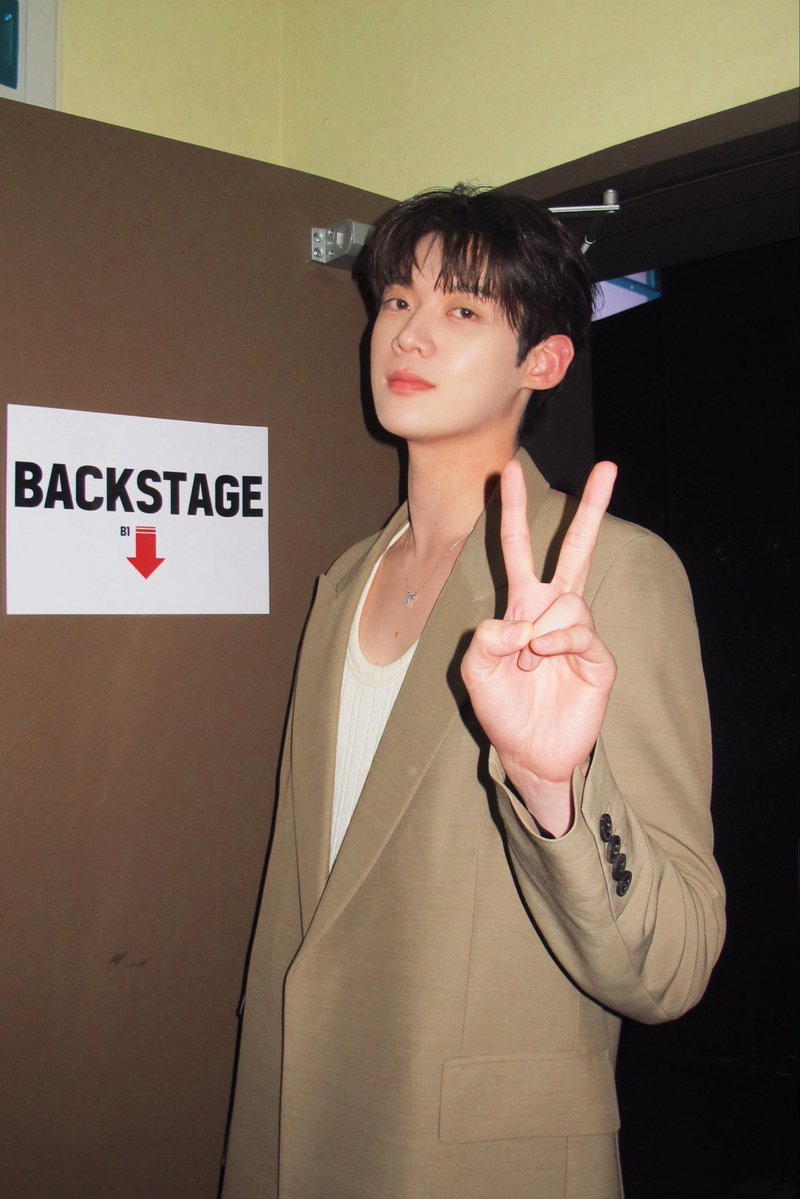 dogloverchamp_'s tweet photo. Kim Yoonsik was born to shine on the grand stage of Paris Fashion Week！(⁎⁍̴̛ᴗ⁍̴̛⁎)

WELCOME KIM YOON SIK TO PARIS

#YOONSIKPFWSS27
#KIMYOONSIKINPARIS https://t.co/IoE27uA917