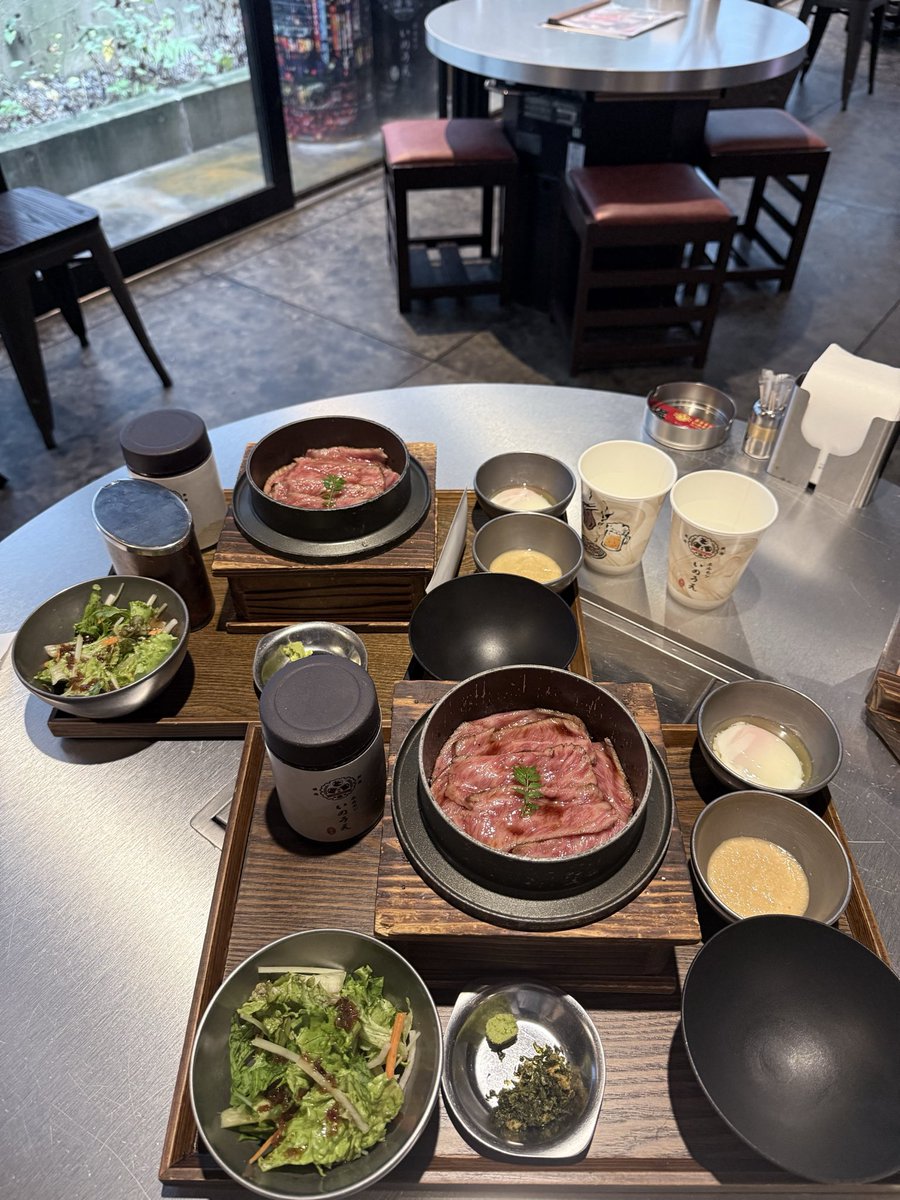 DfI8u's tweet photo. お友達と和牛のひつまぶし食べてきた> ̫<♩
お肉大好き🍖🍗 https://t.co/zzPYHVnycj
