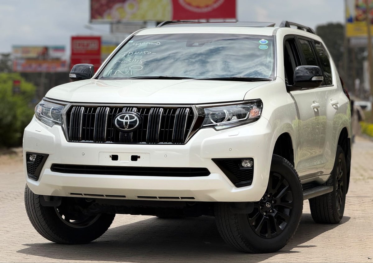moseskmusa's tweet photo. Diesel Toyota Landcruiser prado TXL 2021
360 camera // 4WD // Fully loaded // sunroof // 7 premium leather seats // Dashcam // smart entry // automatic transmission // automatic climate control // Parking assist & sensors // Cruise control // lane assist // traction control // Multiple airbags // Cupholders // Phone chargers // 

Mileage - 100K

Price - 7,500,000 kes only