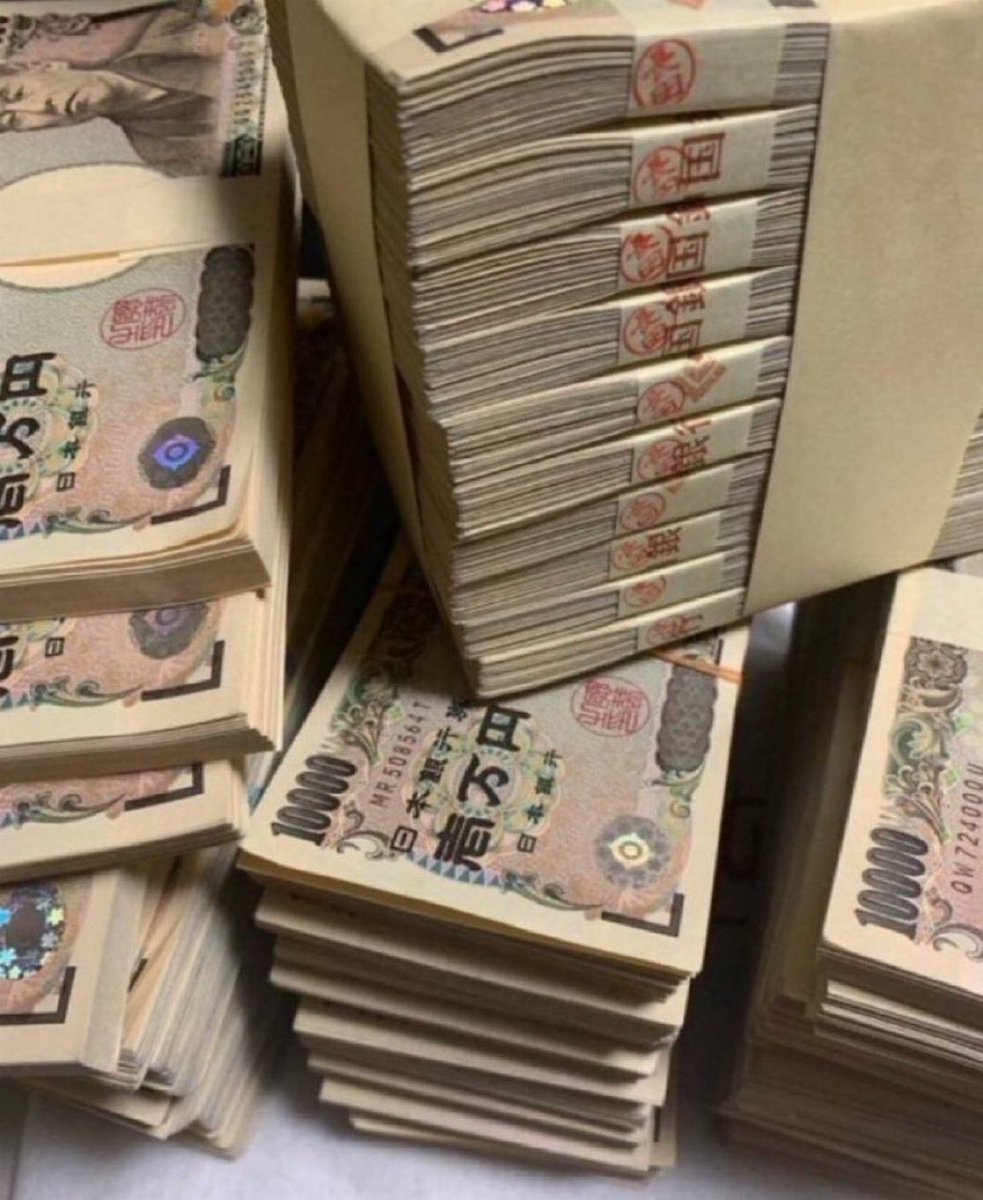 ksato3909's tweet photo. ぶっちゃけ今の貯蓄、
どれくらいありますか？💴

①100万以上

②50万以上

③50万以下

④ほぼナシ

正直に教えてください😂 https://t.co/EEKoEvprvB