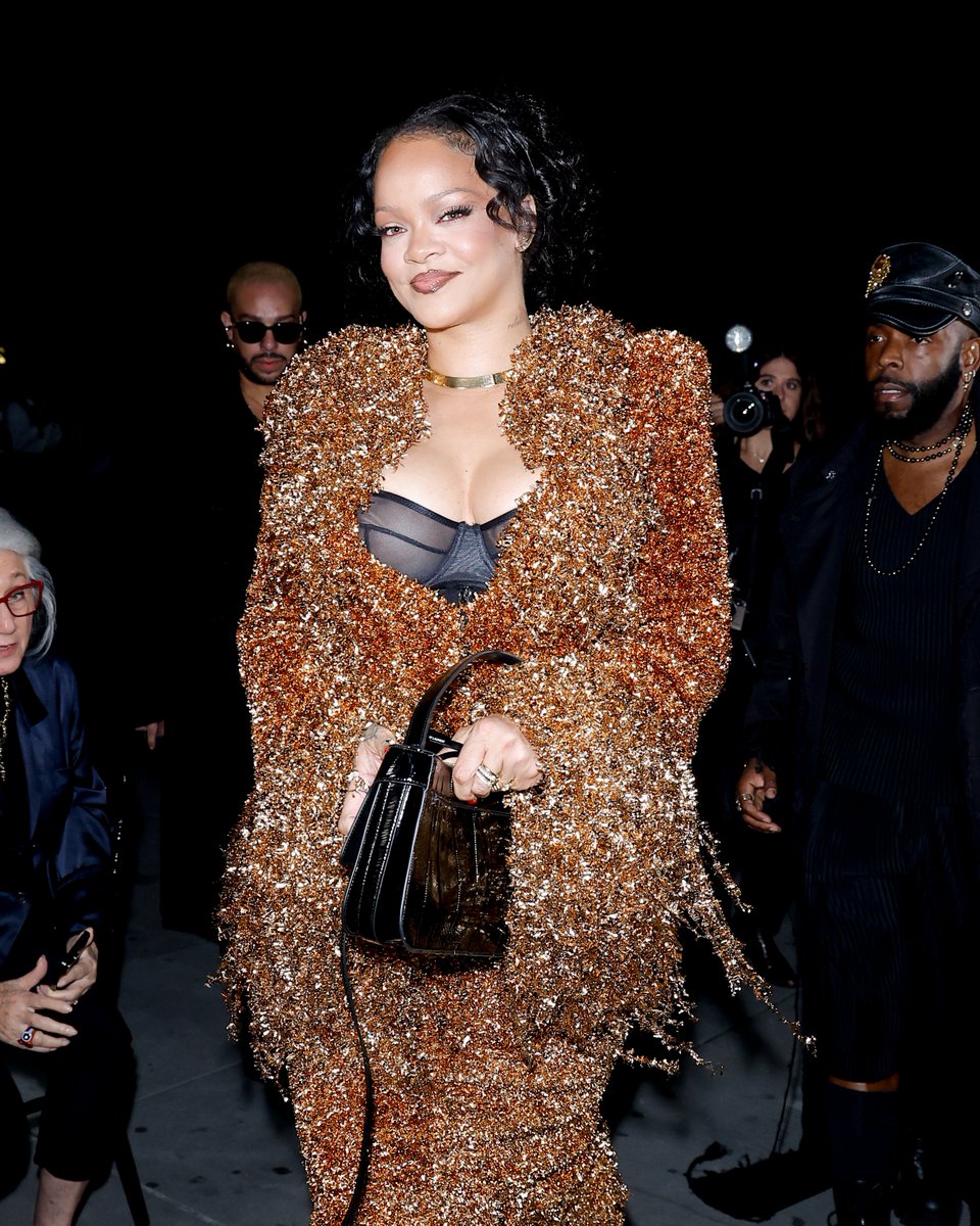 MTV's tweet photo. Rihanna has arrived and Paris Fashion Week may now proceed 🙂‍↕️🫴 https://t.co/uCFQBBfuQn