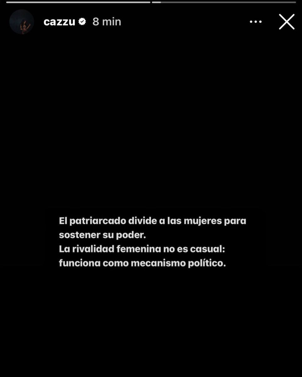 wybecerra's tweet photo. como olvidar cuando tini se peleó con emilia (por algo serio) y cazzu salió a tirar esta jkksjd https://t.co/9nUKpnhd80