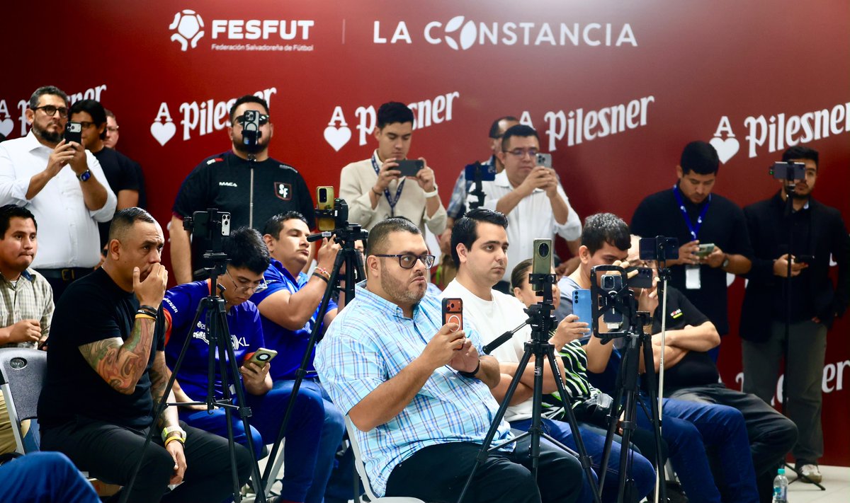 fesfut_sv's tweet photo. 🎙️ | @ybukele, presidente de la FESFUT: 

“A mí no me va a marcar un resultado deportivo hoy. A mí me va a marcar el momento en que termine mi gestión y me vaya para mi casa.” https://t.co/jsfv00oJfs