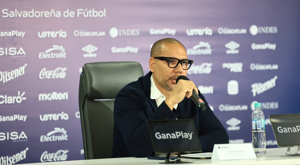fesfut_sv's tweet photo. 🎙️ | @ybukele, presidente de la FESFUT: 

“A mí no me va a marcar un resultado deportivo hoy. A mí me va a marcar el momento en que termine mi gestión y me vaya para mi casa.” https://t.co/jsfv00oJfs