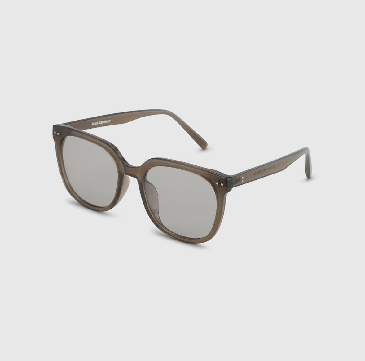 iamnotperfctgal's tweet photo. SUNGLASSES BLUE ELEPHANT - HANI (Ash Brown)
Used once 800 freeship (from 1690) แค่ลอง อปก.ครบ ในชอปตอนนี้ไม่มีของแล้ว 

#ส่งต่อแว่นกันแดด #ส่งต่อblueelephant #blueelephant #blueelephantbangkok #แว่นblueelephant https://t.co/X91AYcEUqT