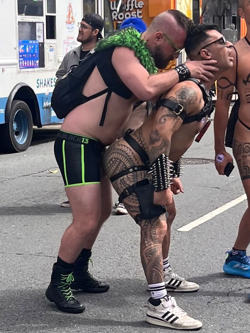 glow_felix's tweet photo. Its seems #Folsom2026 was the place to make new friends.
With @kemono_x3 

Was my first time going.
I will be back. https://t.co/utf9m4C1Y4